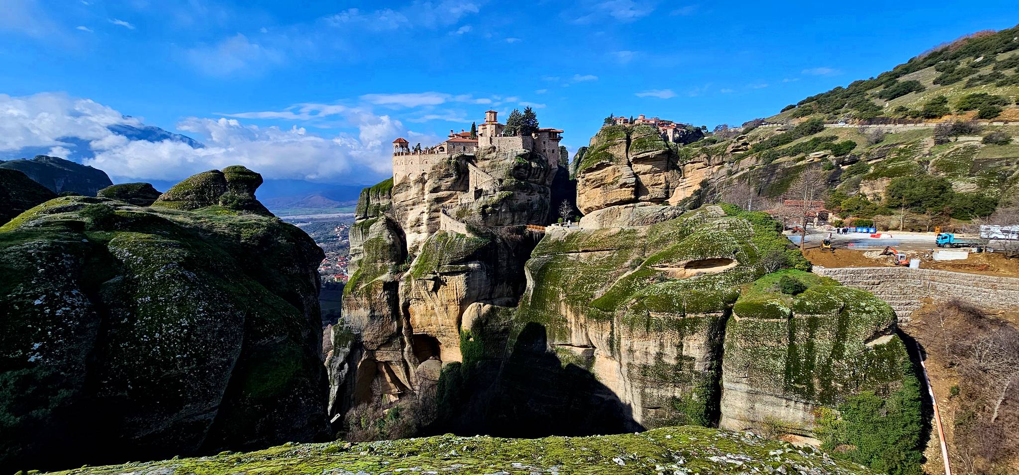 Sandstone towers along the walk