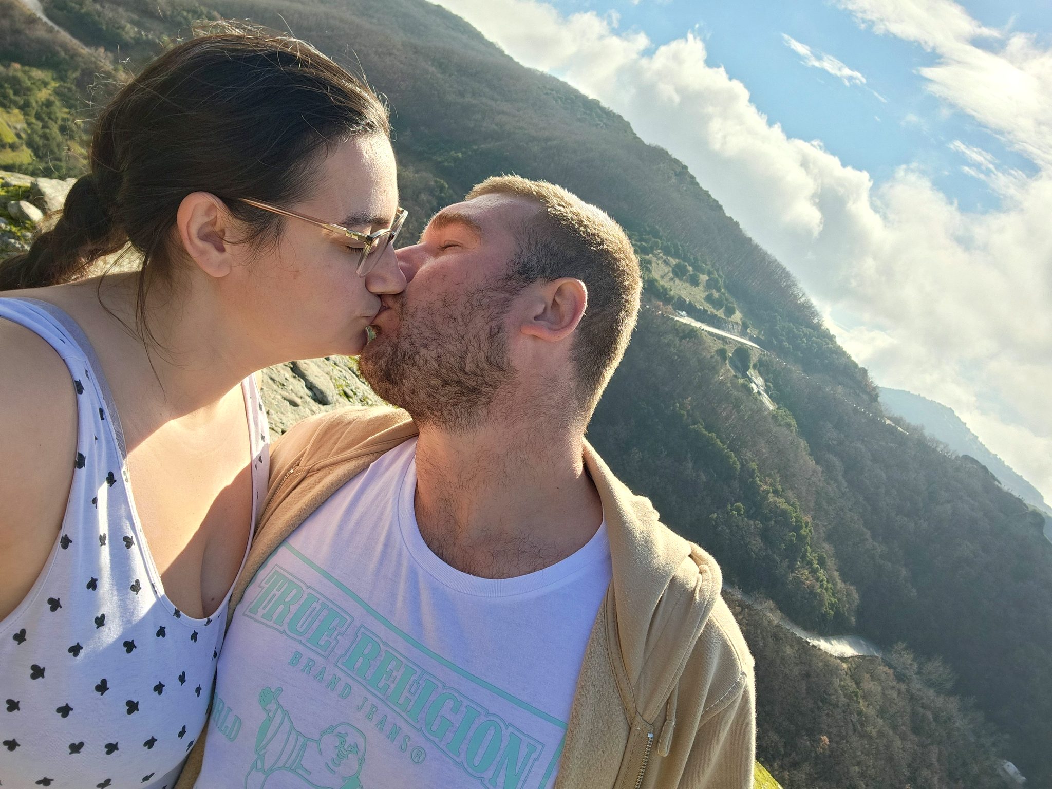 Couple kissing at a viewpoint with rock towers behind