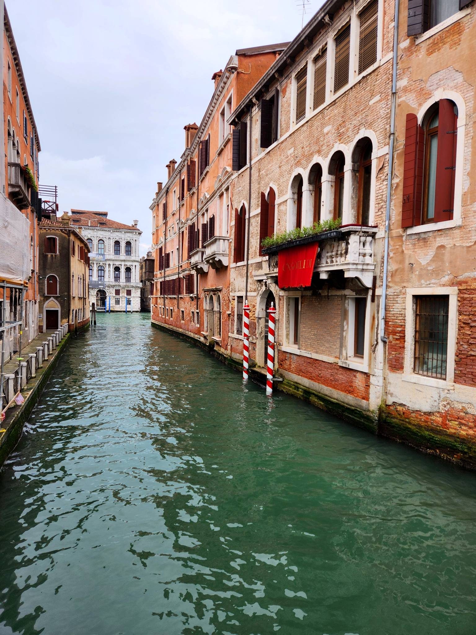 Laundry, shutters and a quiet canal