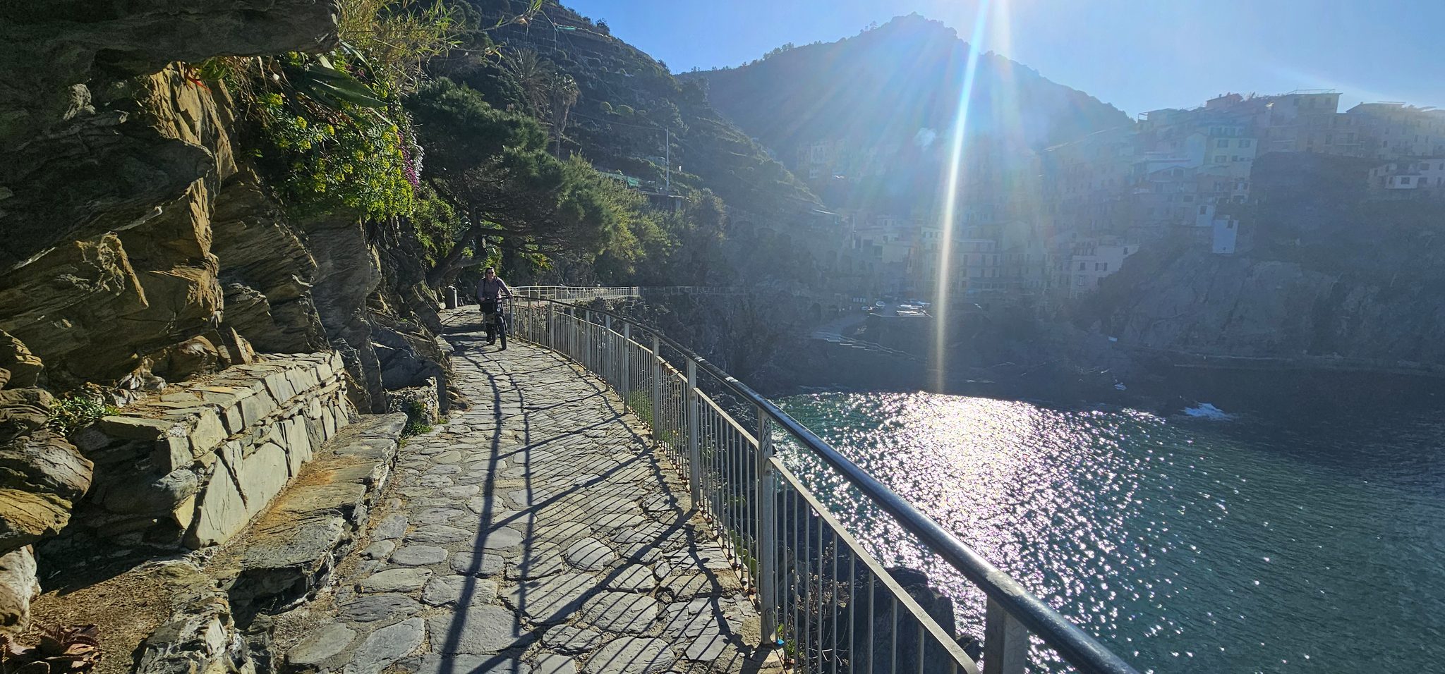 Morning on the coast path at Manarola