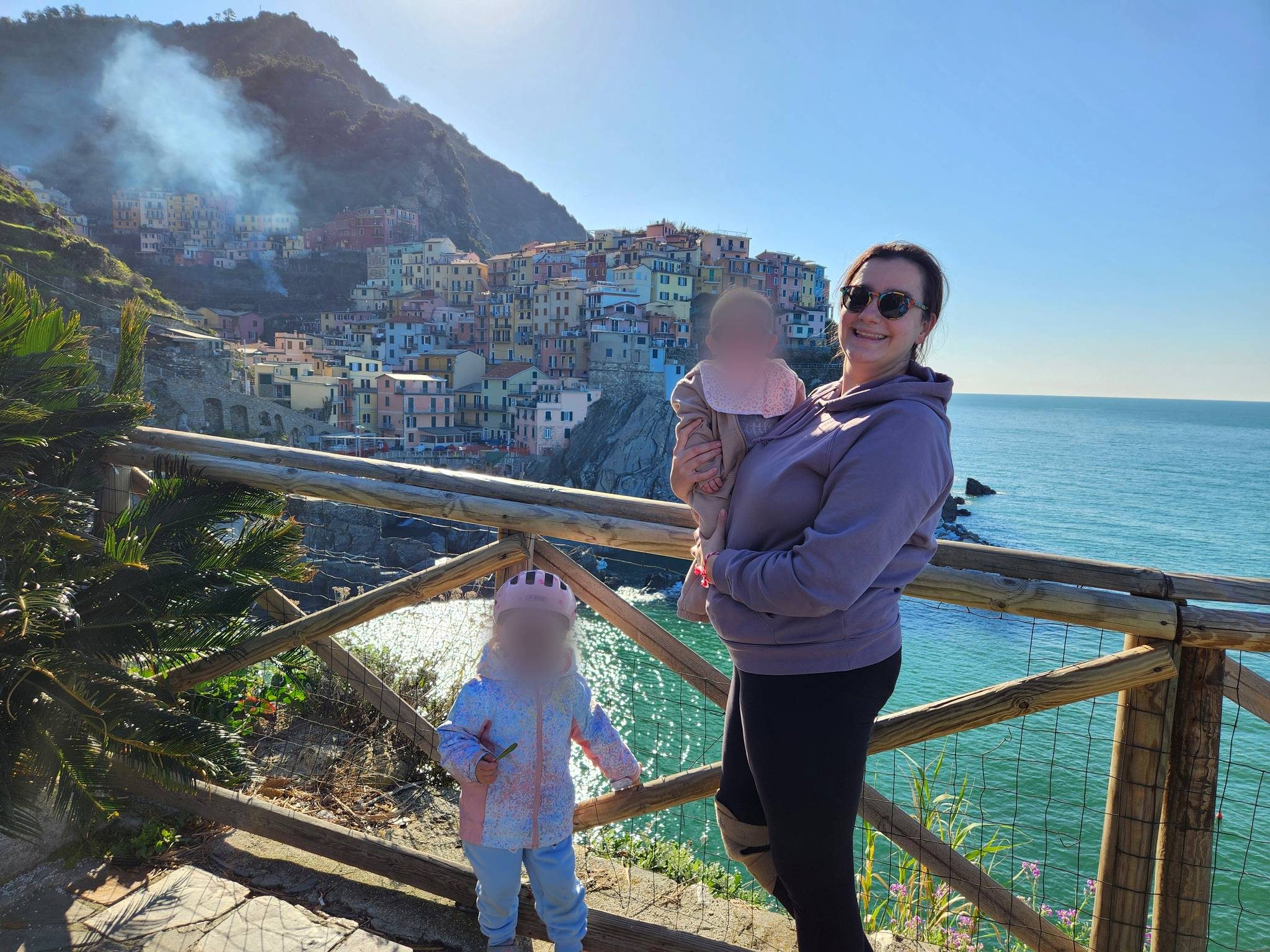 Mom and the kids at the Manarola viewpoint